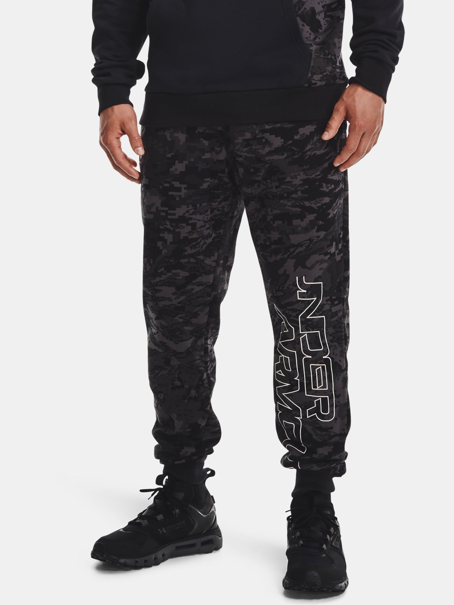 Férfi melegítõnadrág Under Armour RIVAL FLC CAMO SCRIPT JGR
