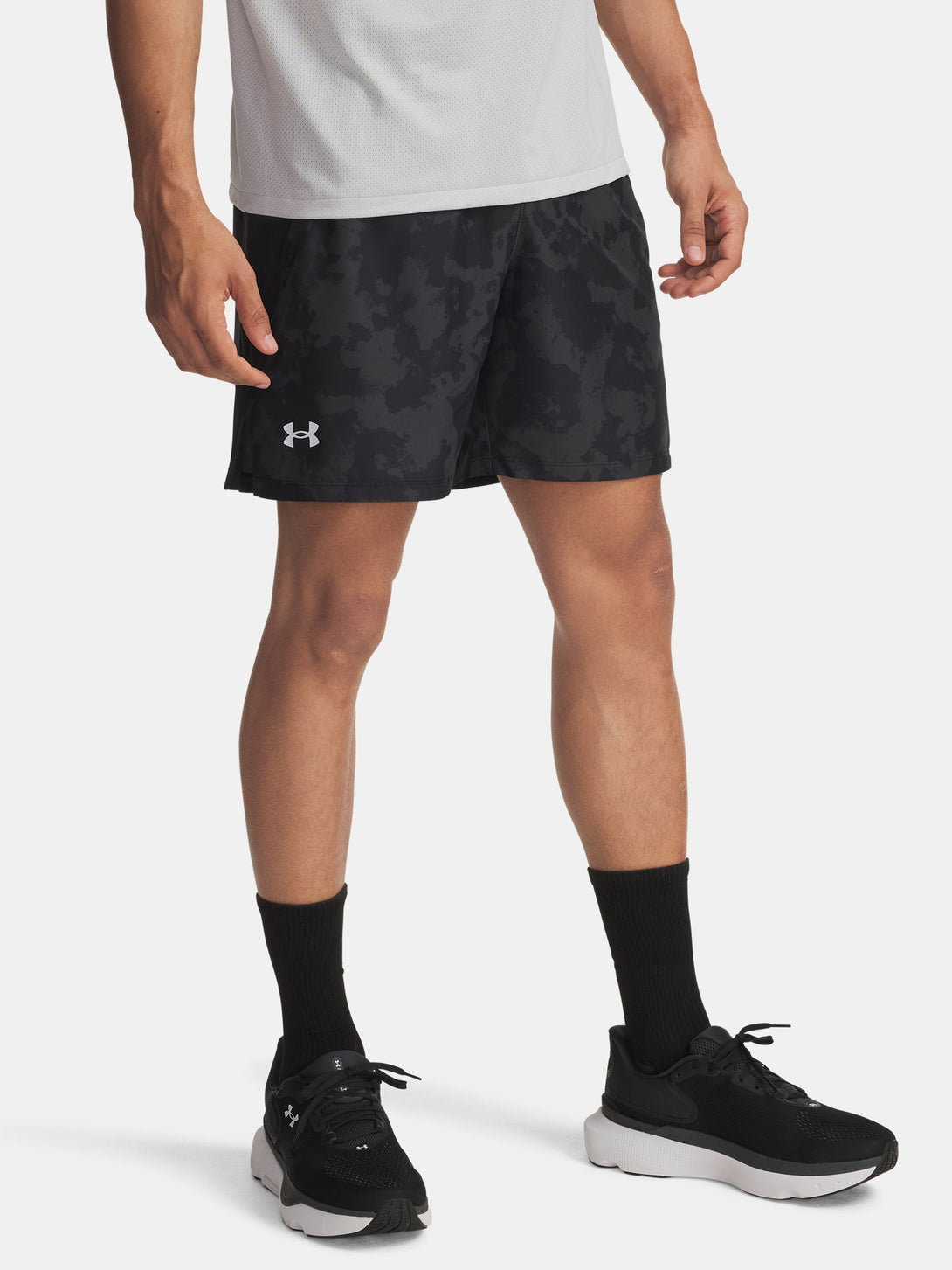 Under Armour Férfi rövidnadrág UA LAUNCH 7\'\' PRINT SHORTS-GRY (szürke) Short