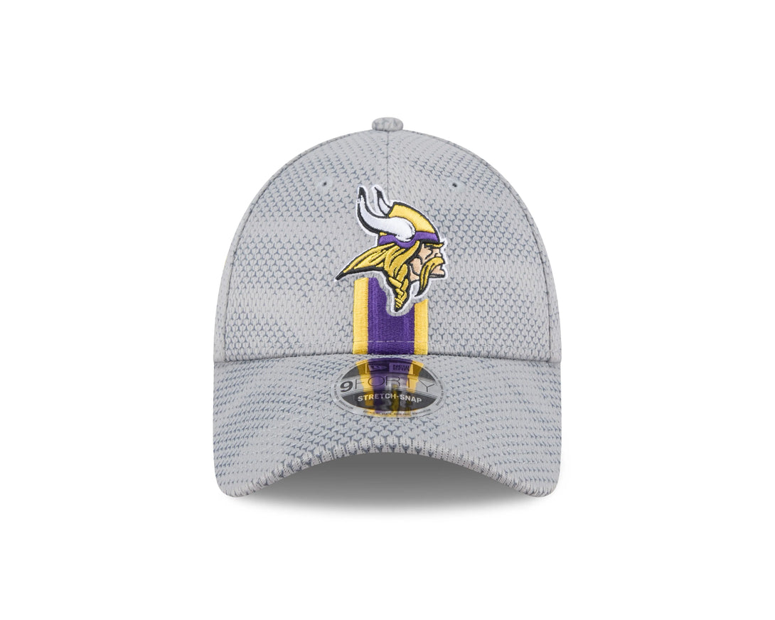 New Era Minnesota Vikings NFL Sideline 2024 9FORTY Stretch baseball sapka - Sportmania.hu