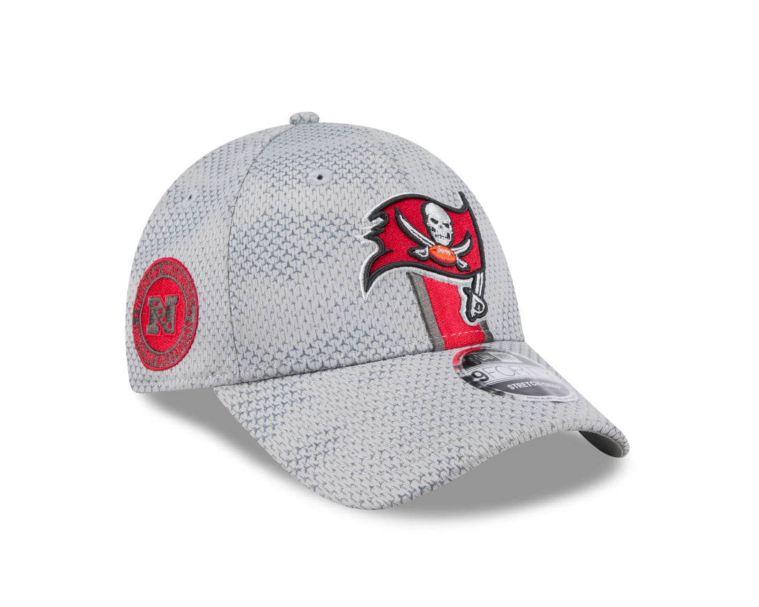 New Era Tampa Bay Buccaneers NFL Sideline 2024 9FORTY Stretch baseball sapka - Sportmania.hu