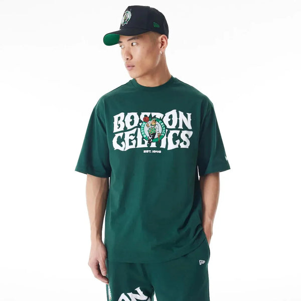 New Era Boston Celtics NBA Graphic Dark Green Oversized póló