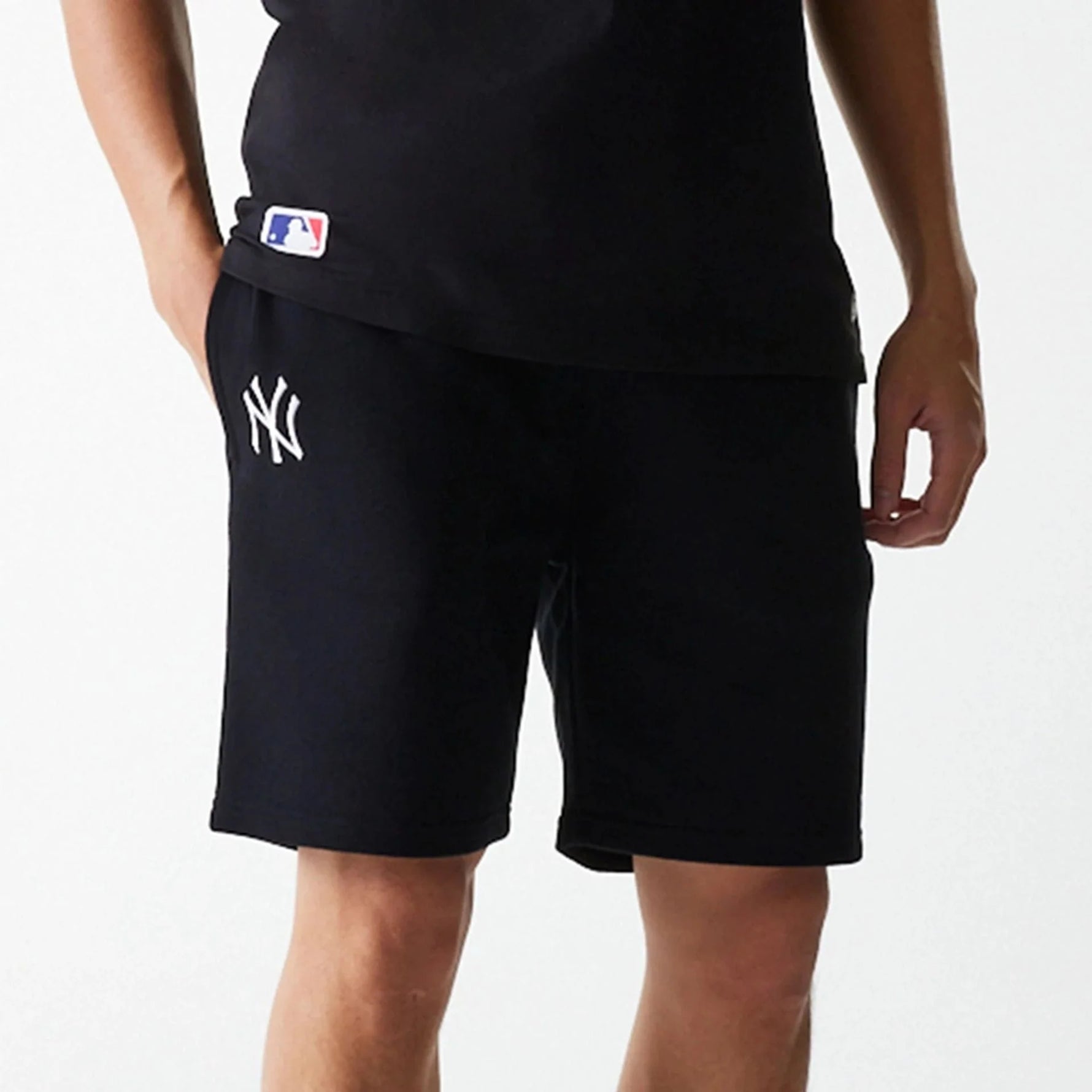 New Era New York Yankees MLB League Essential French Terry Black short