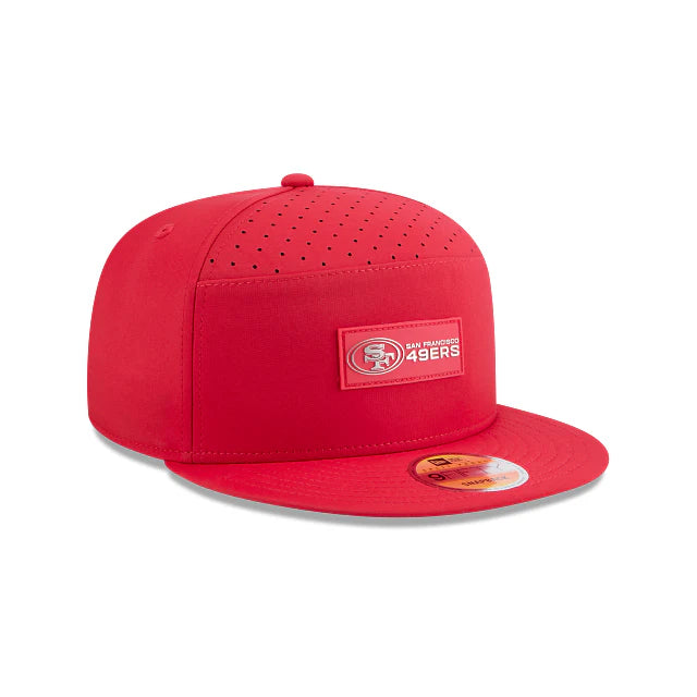New Era Men's Scarlet San Francisco 49ers 2025 Sideline Split Panel 9FIFTY Snapback - baseball sapka