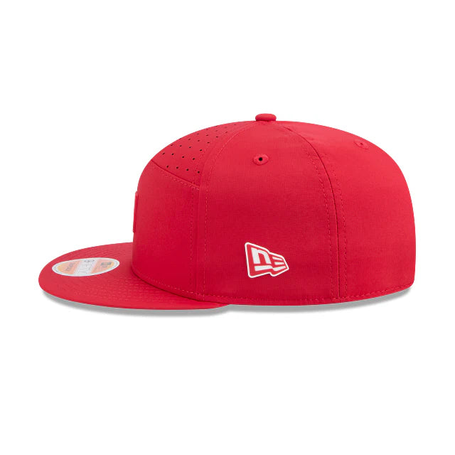 New Era Men's Scarlet San Francisco 49ers 2025 Sideline Split Panel 9FIFTY Snapback - baseball sapka