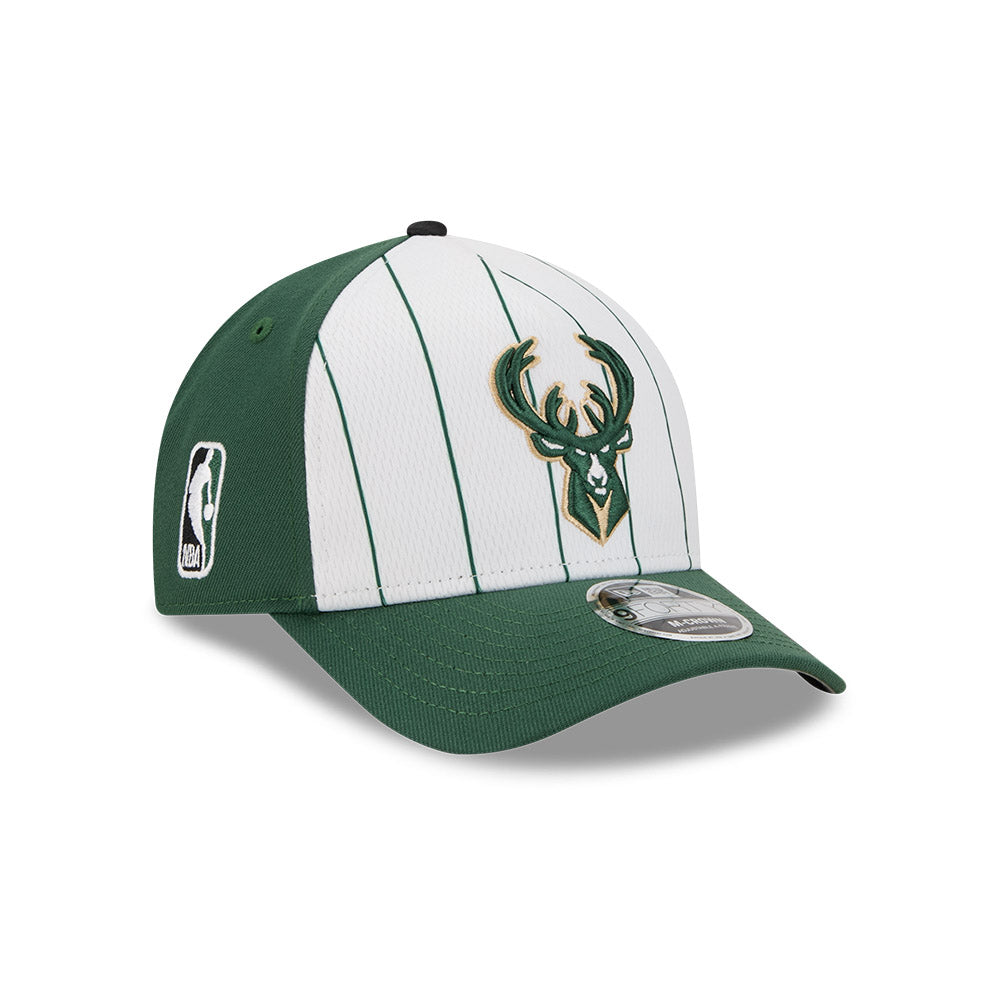 Milwaukee Bucks NBA Tip Off 2025 9FORTY M-Crown A-Frame baseball sapka