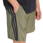 Adidas Essentials 3-Stripes Chelsea Lite Woven férfi rövidnadrág, oliva
