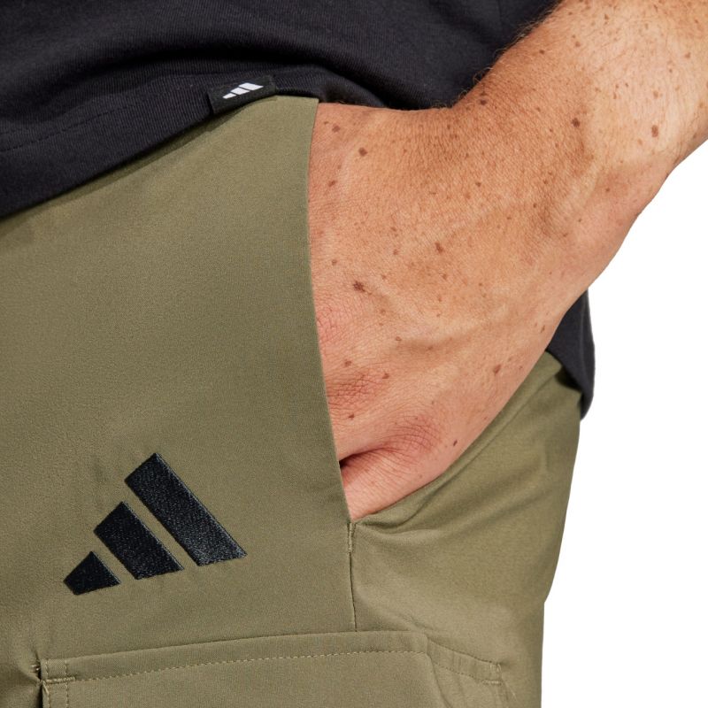 adidas Essentials Small Logo Cargo Chelsea Shorts M JD1827 Ruházat