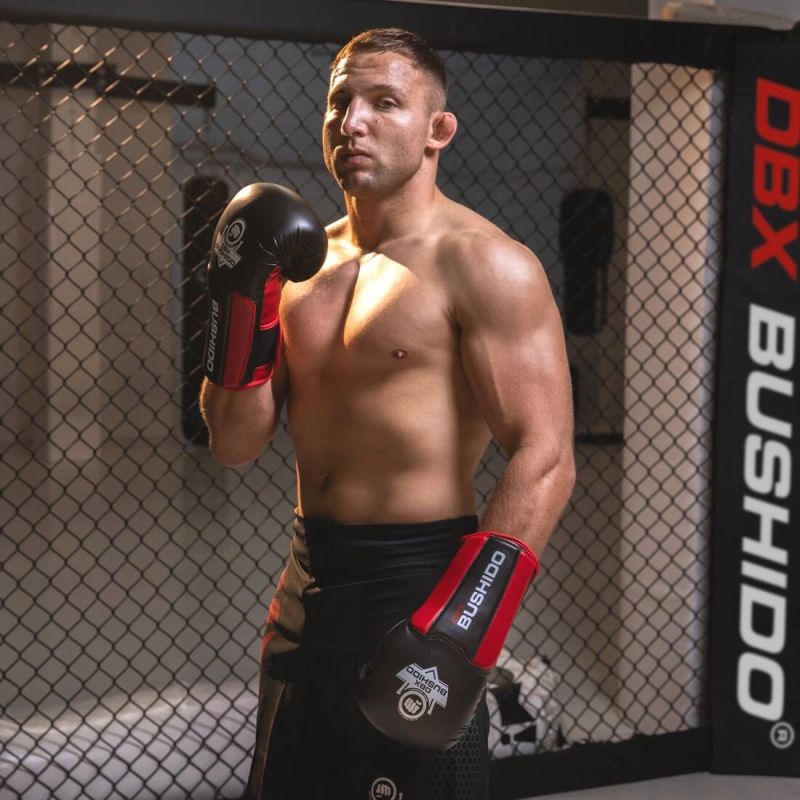 DBX Bushido 12oz - Phantom - Valor Series piros boxkesztyű