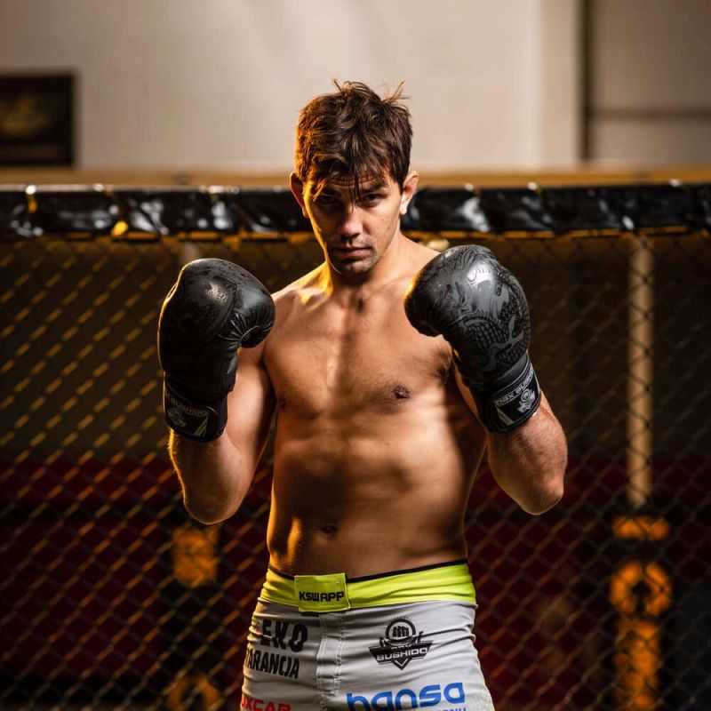 DBX Bushido 8oz - Dragon - Valor Series fekete boxkesztyű