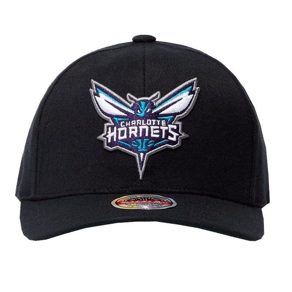 Mitchell &amp; Ness NBA Charlotte Hornets cap HHSSINTL102-CHOYYPPPBLCK