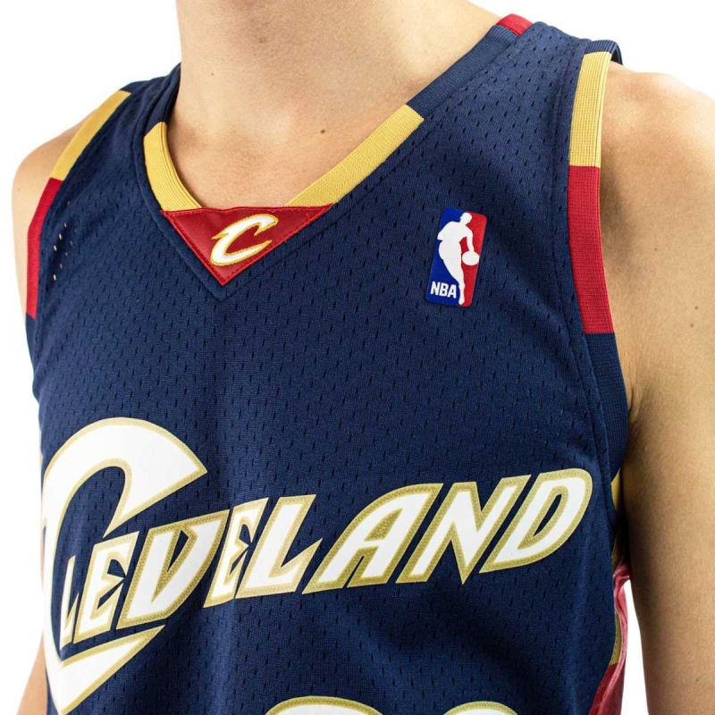 Mitchell &amp;Ness Cleveland Cavaliers NBA Swingman Jersey Lebron James M SMJYGS18156-CCANAVY08LJA