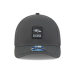 New Era Baltimore Ravens NFL Sideline 2025 Charcoal 9FORTY M-Crown - baseball sapka
