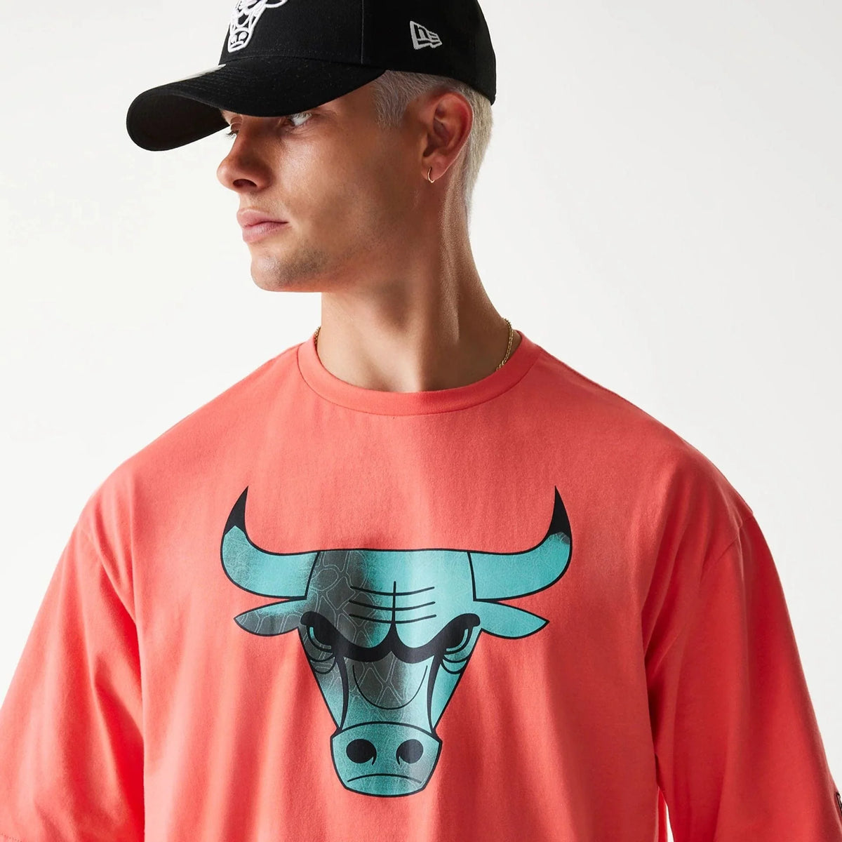 New Era Chicago Bulls NBA All Over Print Infill Pink Oversized férfi póló
