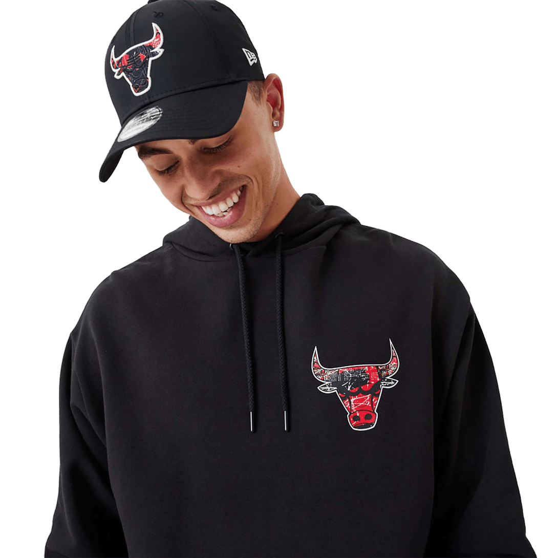 New Era Chicago Bulls NBA Infill Team Logo Black pulóver kapucnis pulóver - Sportmania.hu