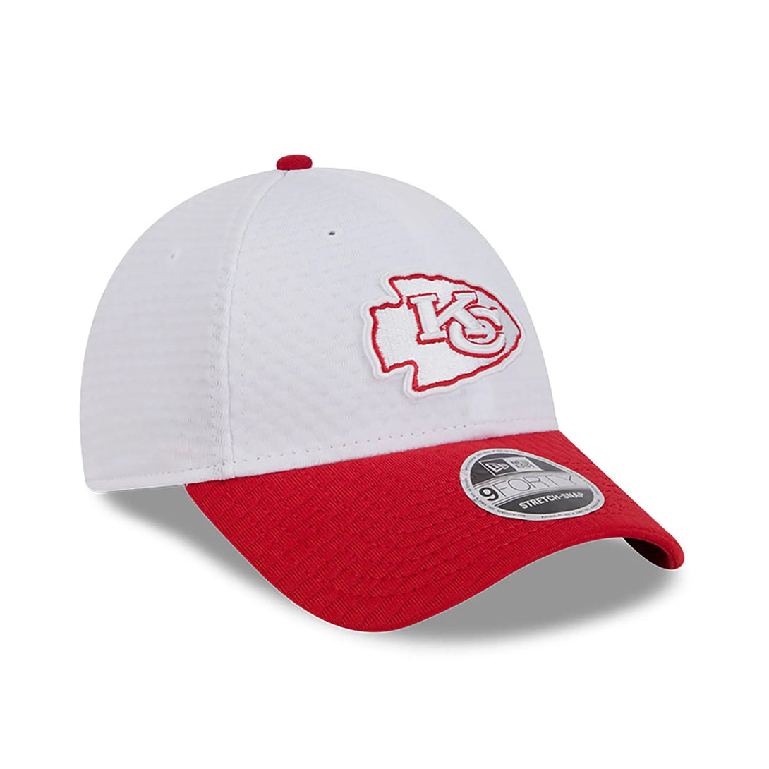 New Era Kansas City Chiefs Training 2024 White 9FORTY Stretch Snap sapka Baseball sapka - Sportmania.hu