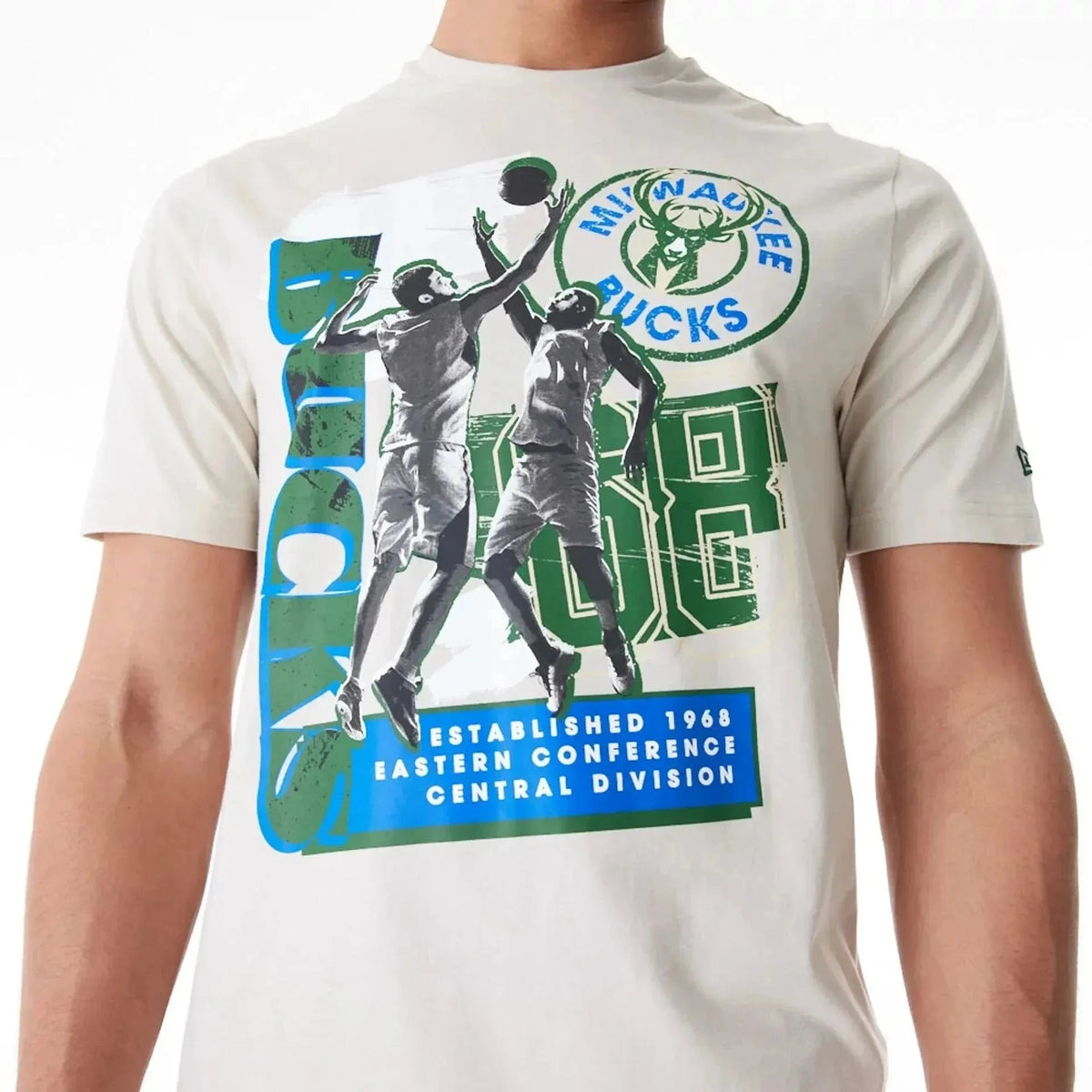 New Era Milwaukee Bucks NBA Player Graphic Cream férfi Póló