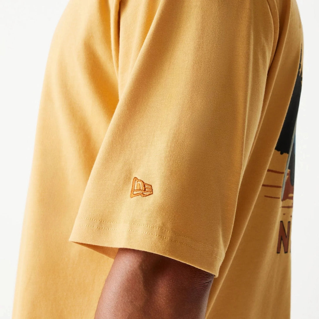 New Era New Era Vacation Graphic Beige Oversized póló - Sportmania.hu