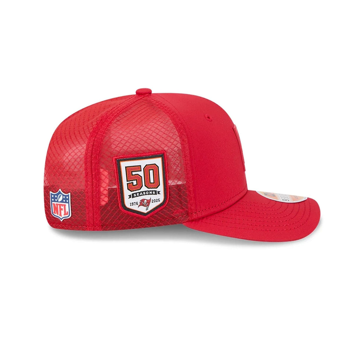 New Era Tampa Bay Buccaneers NFL Sideline 2025 Red 9SEVENTY Trucker Stretch Snap - baseball sapka