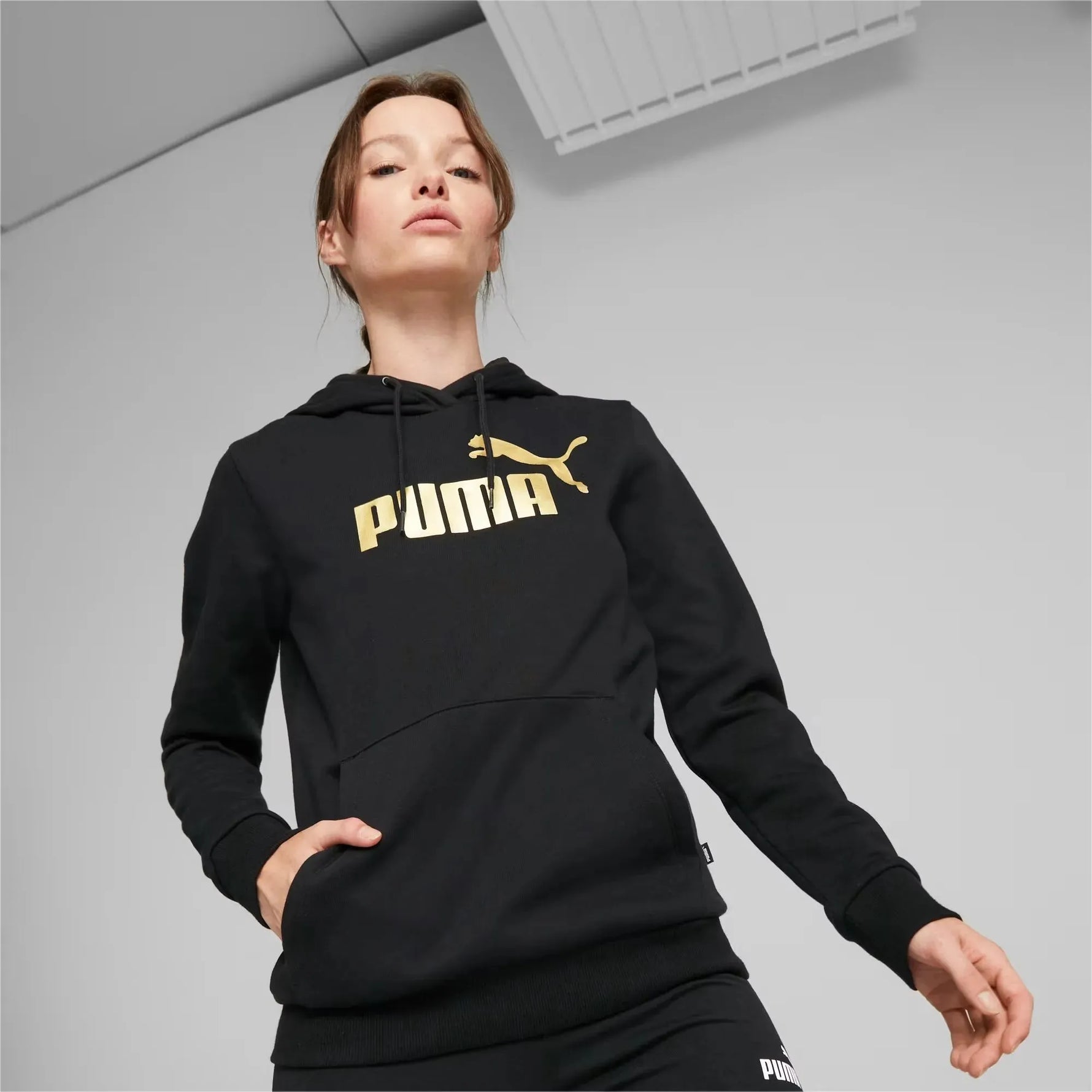 Puma ESS+ Metallic Logo Hoodie Pulóver - Sportmania.hu