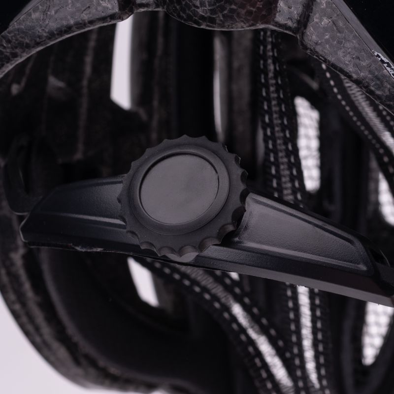 Radvik PELETON helmet sisak