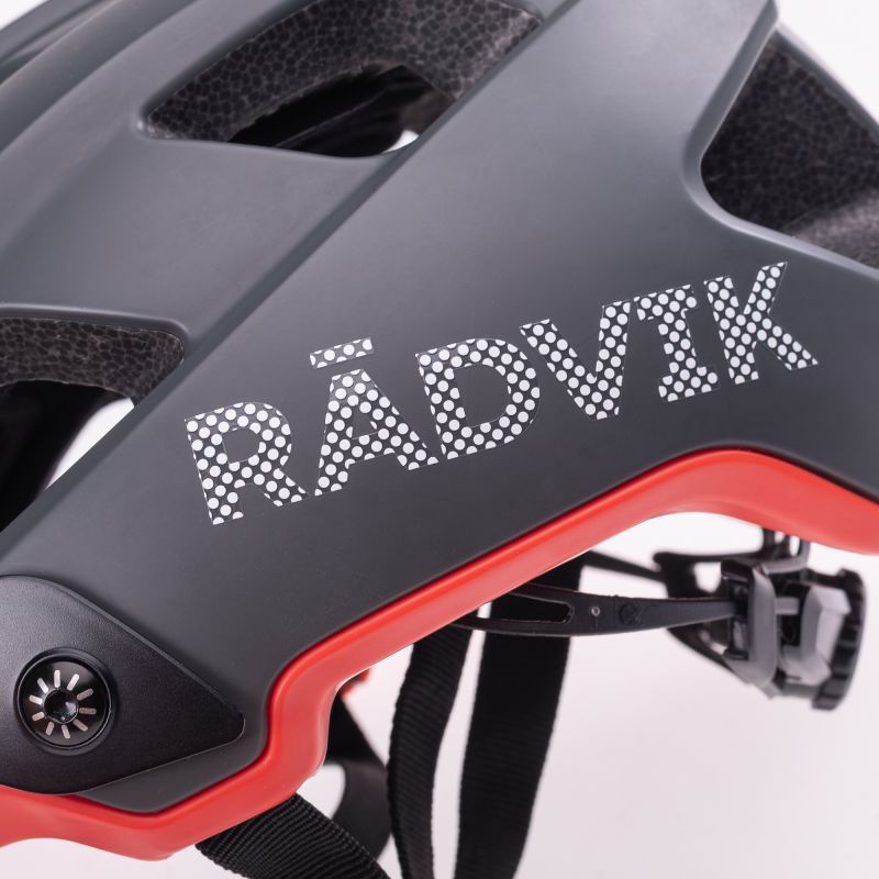 Radvik slag helmet fekete sisak