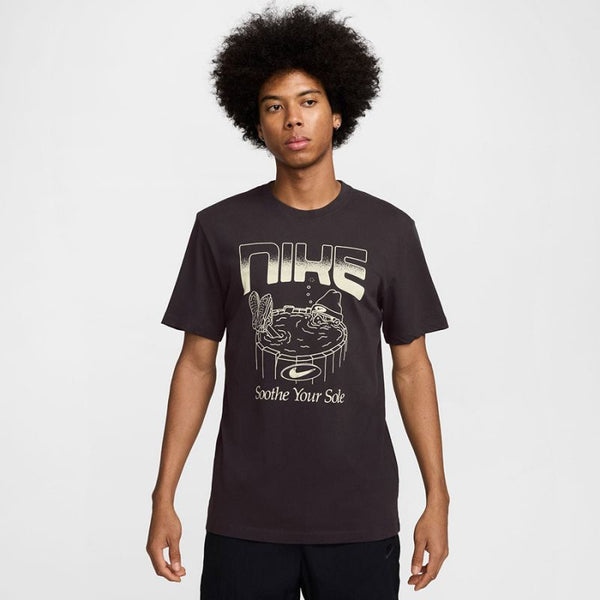 Nike SPORTSWEAR graphics T-shirt M HQ9264-045 póló