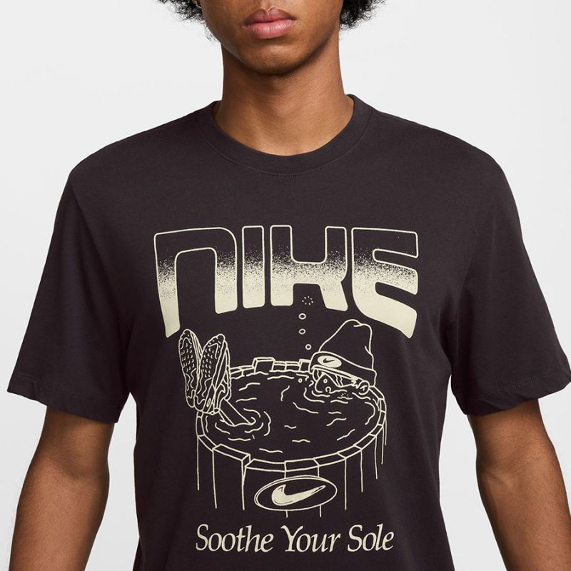 Nike SPORTSWEAR graphics T-shirt M HQ9264-045 póló