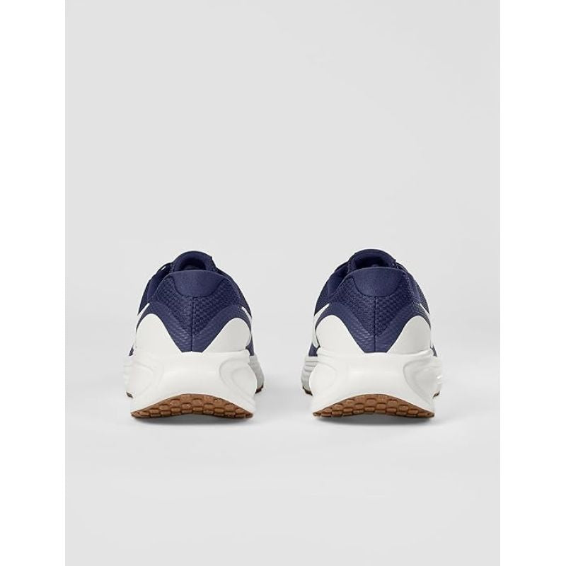 Nike Revolution 8 ( )