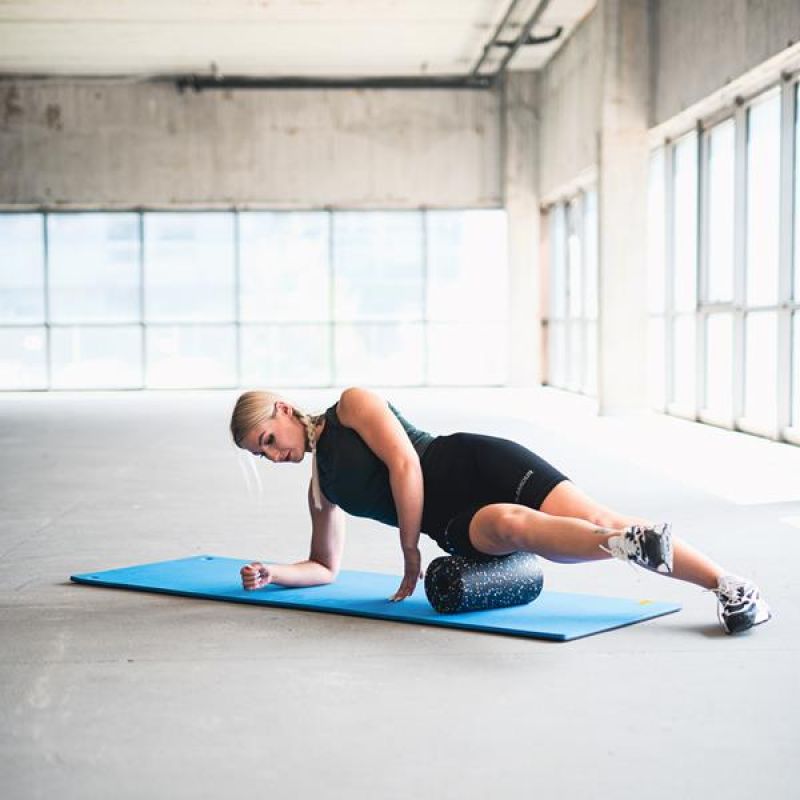 HMS Premium MFK03 blue-black club fitness mat with holes kék póló 17-44-279