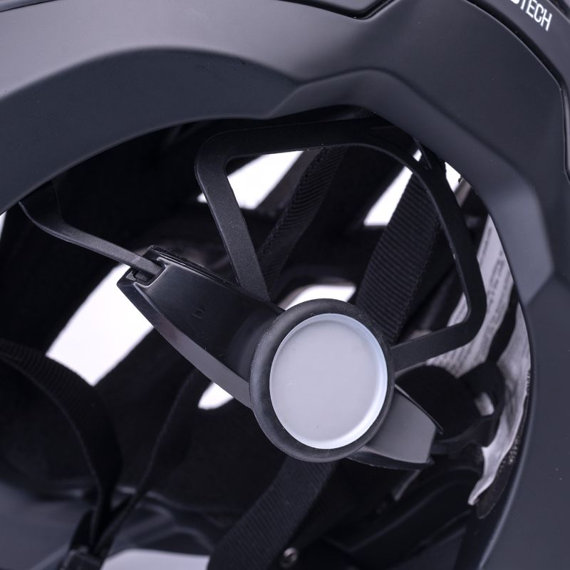 Radvik Fulljack helmet fekete protectors and knee pads