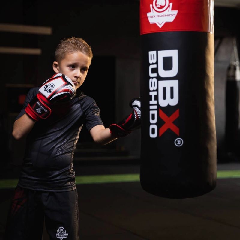DBX Bushido 6oz Boxing Gloves for Kids - Junior Red piros kesztyű