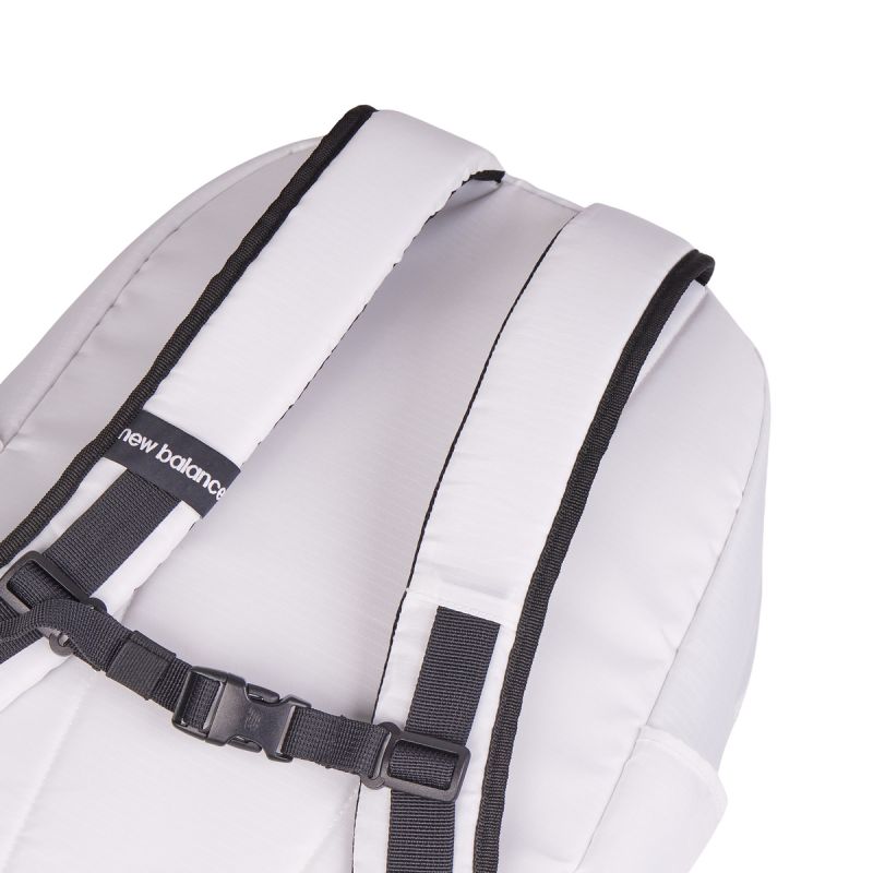 New Balance Essential Backpack WT LAB51900WT Hátizsák
