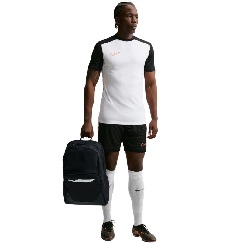 Nike Academy Team L Backpack – a sports backpack with a ball and laptop compartment elektronika