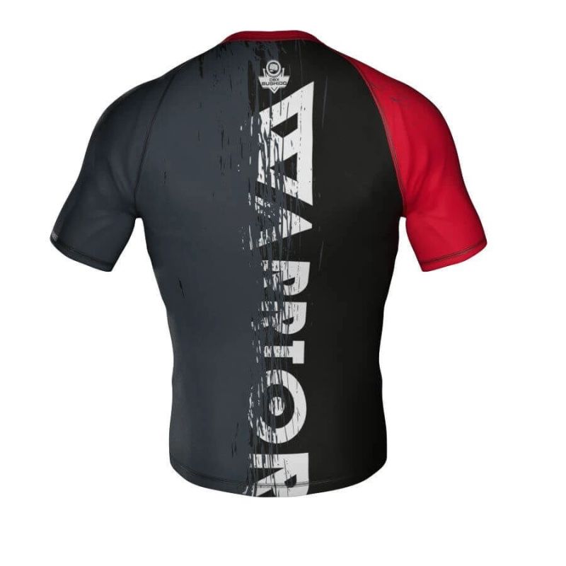 DBX Bushido The "Wolf" compression rashguard is made of DBX MORE DRY material. póló