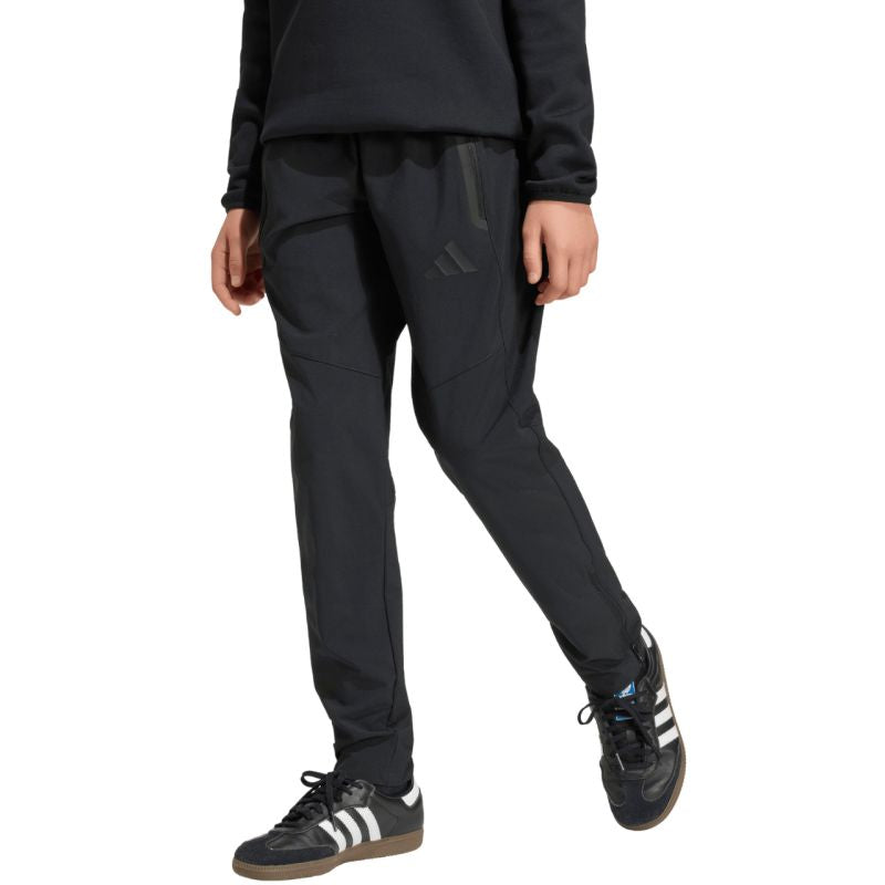 adidas Tiro 26 Travel Woven Kids JM5556 fekete nadrág