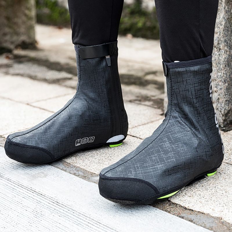 Rockbros Windproof Waterproof Shoe Covers 42-46 cm - Black fekete protectors and knee pads