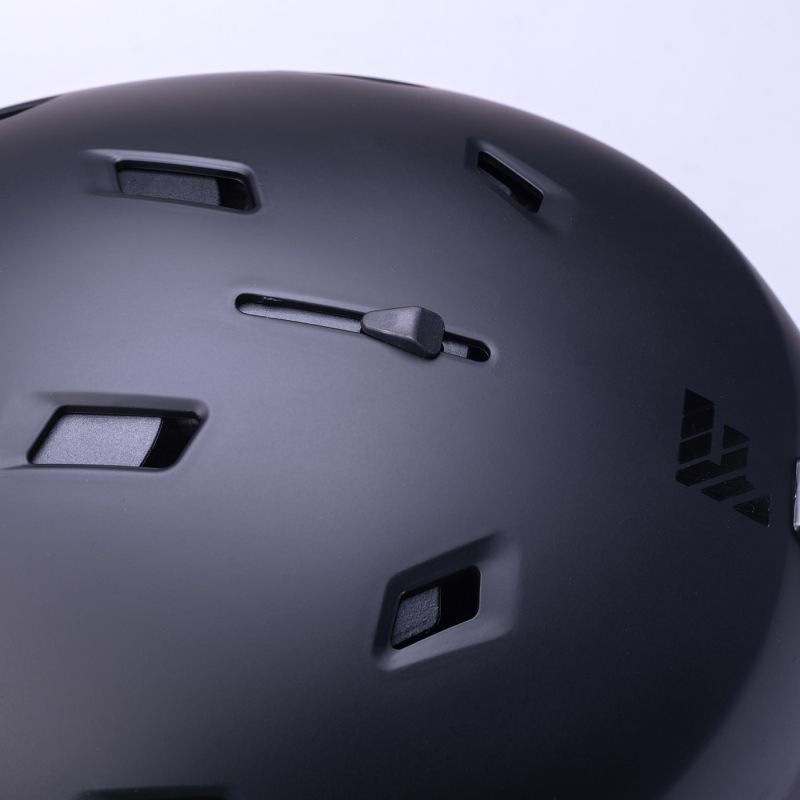 Iguana Fangi Helmet fekete védőfelszerelés 92800622351