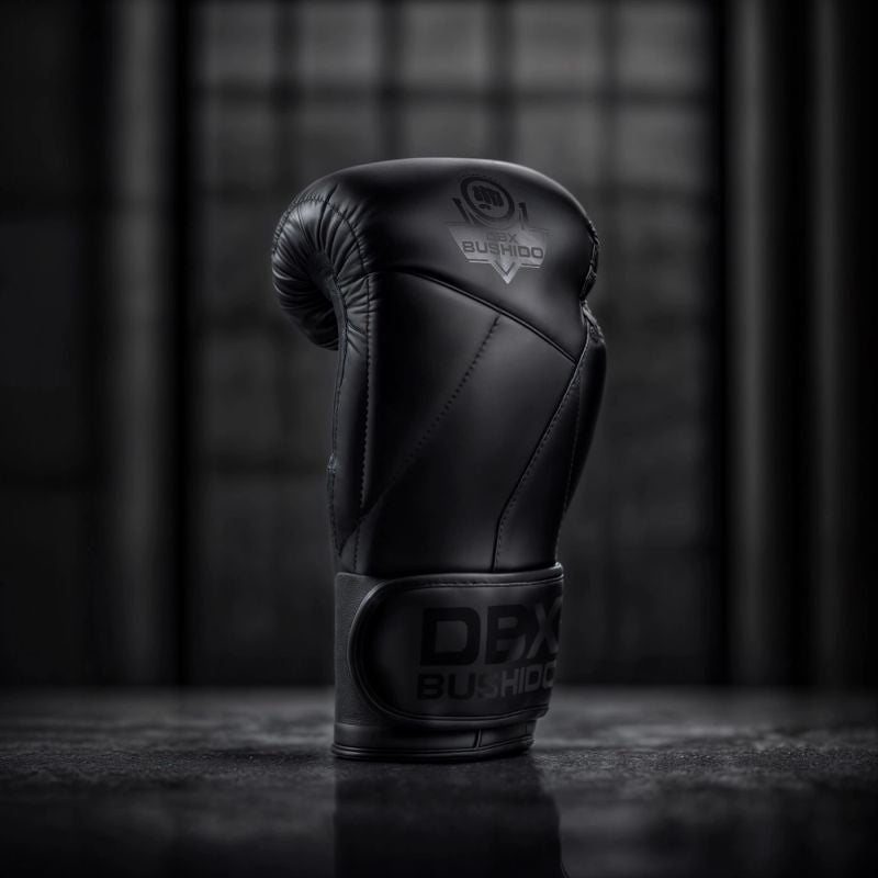 DBX Bushido 10oz Boxing Gloves - Hammer Black - Valor Series fekete kesztyű