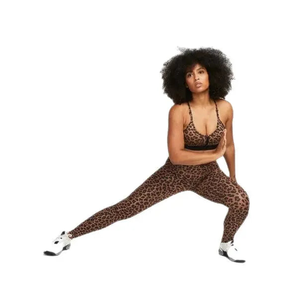 Nike Indy-Womens Light-Support 1-Piece Pad V-Neck Leopard Print Sports Bra Sportmelltartó - Sportmania.hu