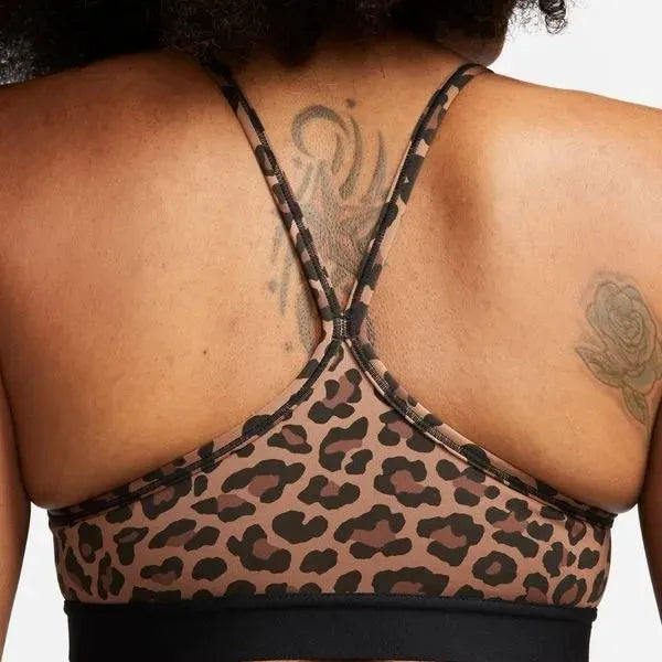 Nike Indy-Womens Light-Support 1-Piece Pad V-Neck Leopard Print Sports Bra Sportmelltartó - Sportmania.hu
