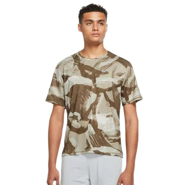 Nike_ Nike Dri-FIT Miler-Men\'s Short-Sleeve Camo Running Top Póló - Sportmania.hu