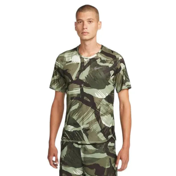 Nike_ Nike Dri-FIT Miler-Men\'s Short-Sleeve Camo Running Top Póló