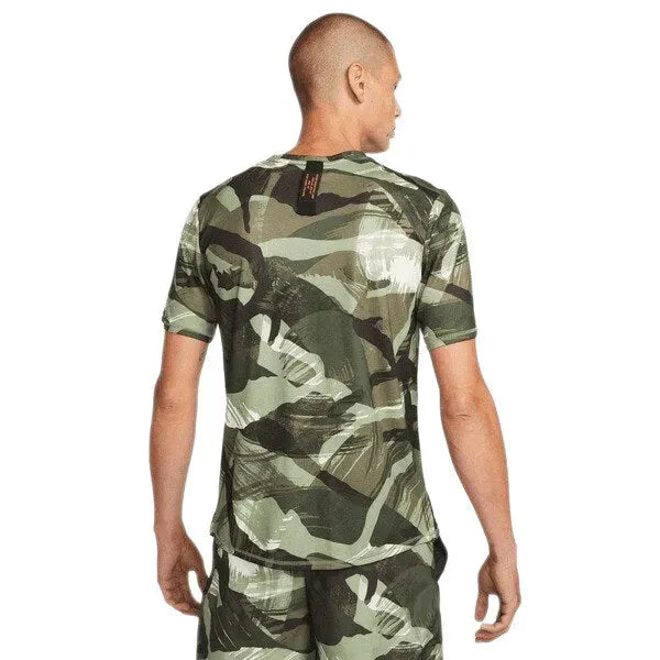 Nike_ Nike Dri-FIT Miler-Men\'s Short-Sleeve Camo Running Top Póló