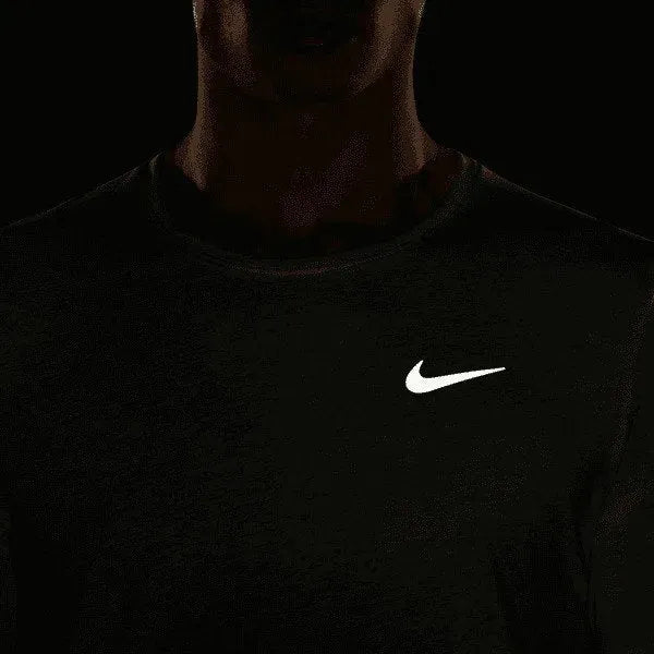 Nike_ Nike Dri-FIT Run Division Men\'s Sho Póló - Sportmania.hu