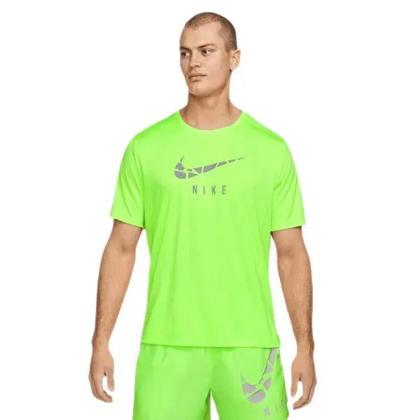 Nike_ Nike Dri-FIT Run Division Men\'s Sho Póló - Sportmania.hu