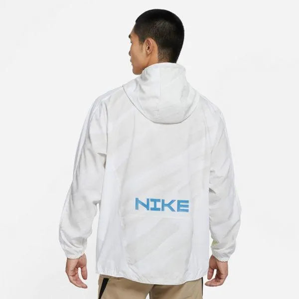 Nike_ Nike Dri-FIT Sport Clash Men\'s Woven 1/2-Zip Training Hoodie Pulóver - Sportmania.hu