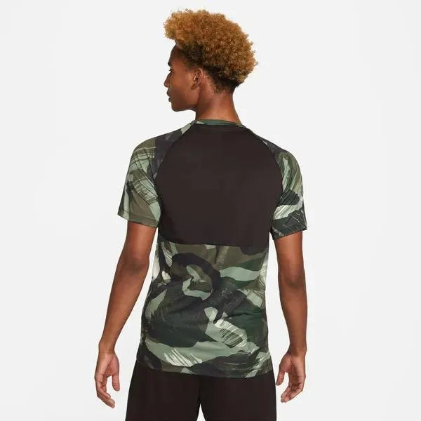 Nike_ Nike Pro Dri-FIT-Men\'s Short-Sleeve Slim Camo Top Póló - Sportmania.hu